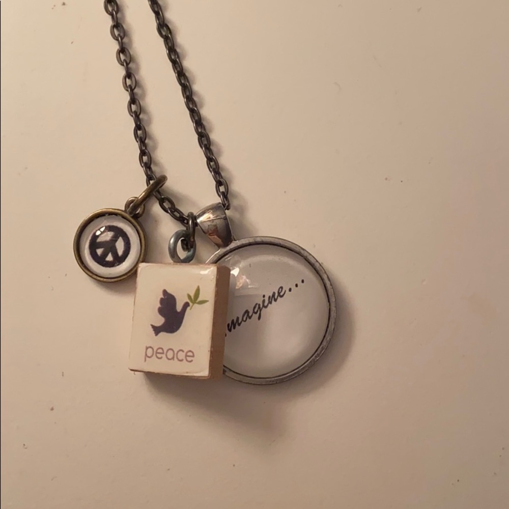 Long chain pendent necklace